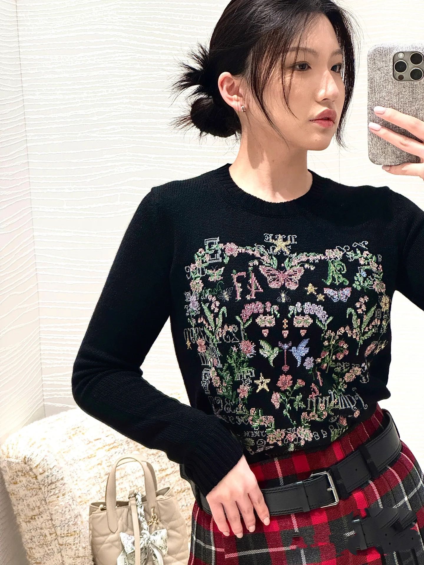 Dior Floral Embroidered Cashmere Top - Soft & Comfortable, Spring Collection 5 i1740039398 8930 0