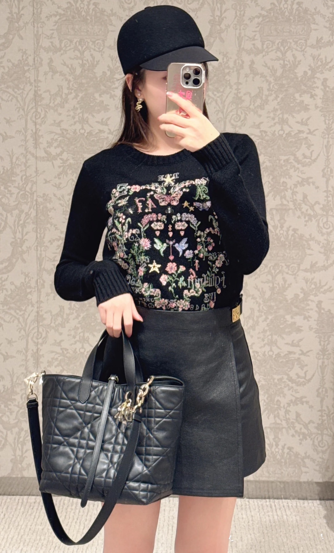 Dior Floral Embroidered Cashmere Top - Soft & Comfortable, Spring Collection 2 i1740039399 6890 7
