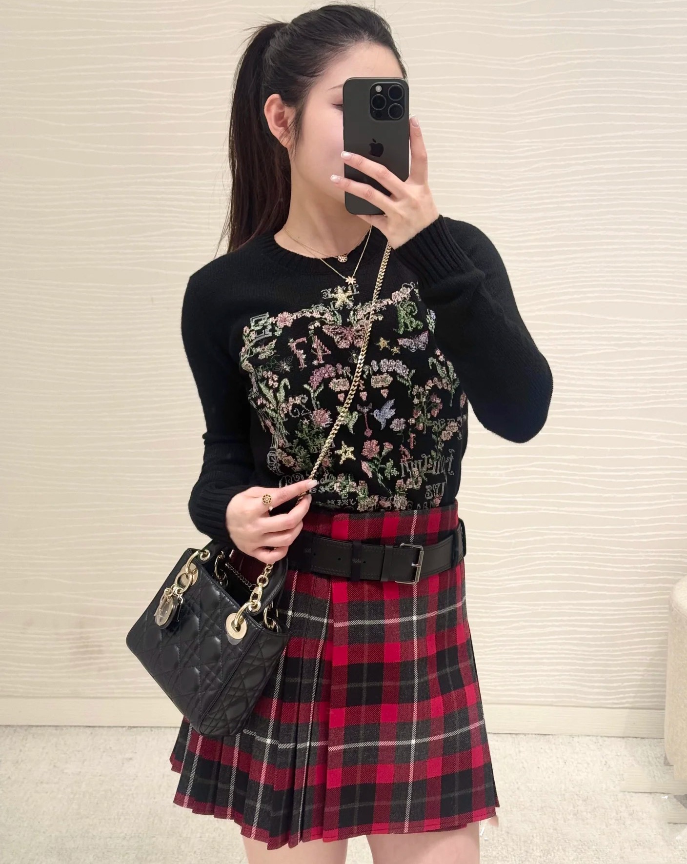 Dior Floral Embroidered Cashmere Top - Soft & Comfortable, Spring Collection 4 i1740039399 9069 3