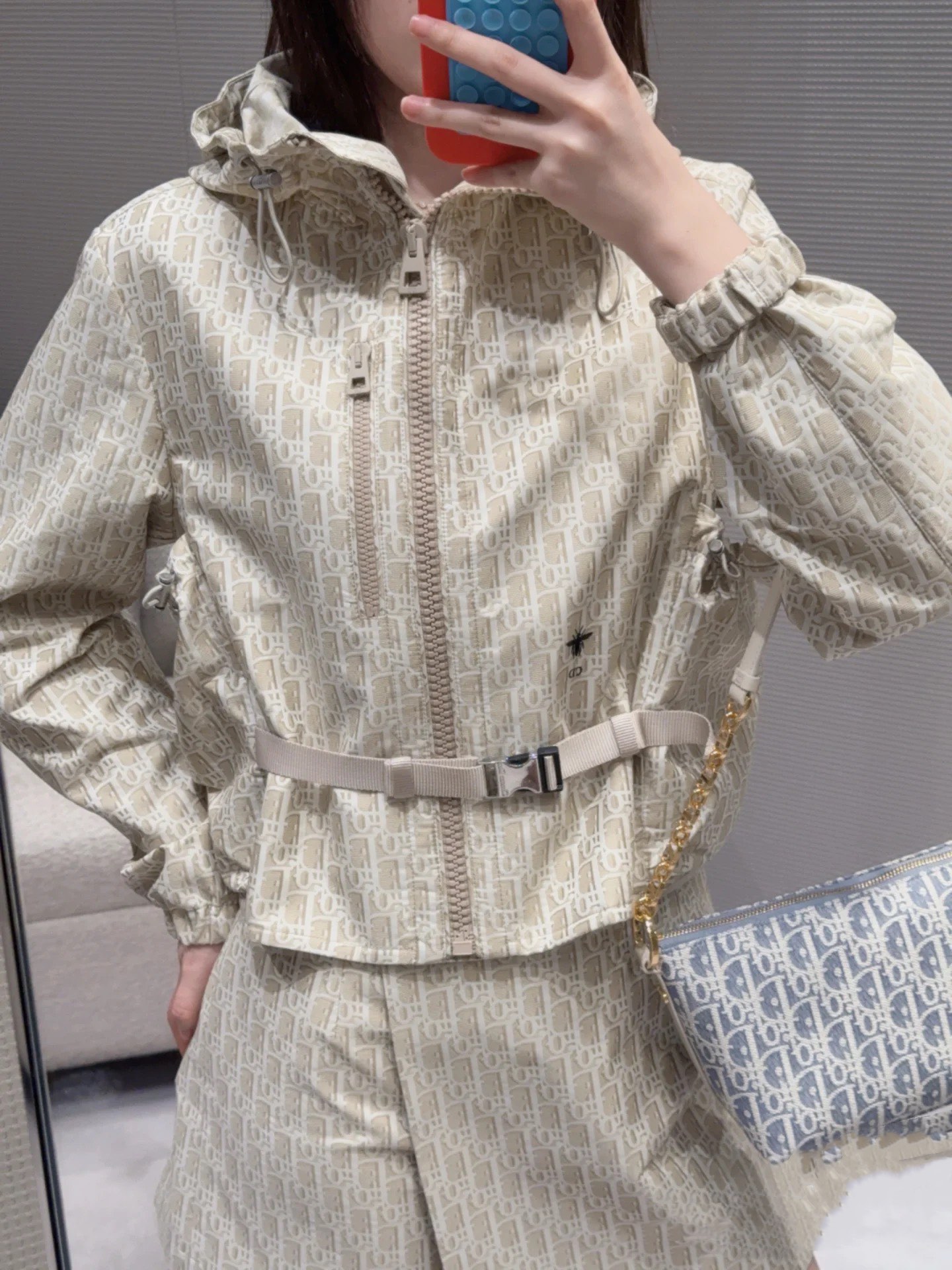 Dior Oblique Jacquard Cropped Hooded Jacket with Bee Embroidery 3 i1743404341 331 0