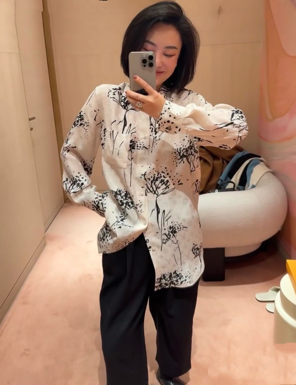 LV Spring/Summer Silk Set - Luxurious Logo Print, Black & White, Three Sizes 4 i1743681764 2732 7