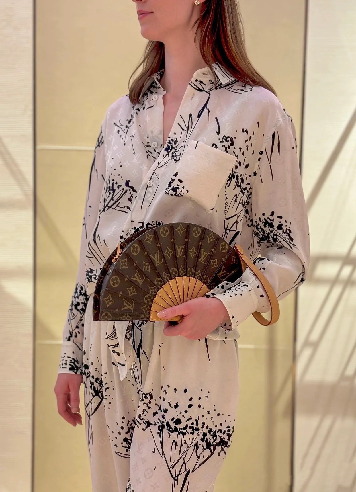 LV Spring/Summer Silk Set - Luxurious Logo Print, Black & White, Three Sizes 6 i1743681764 6712 3