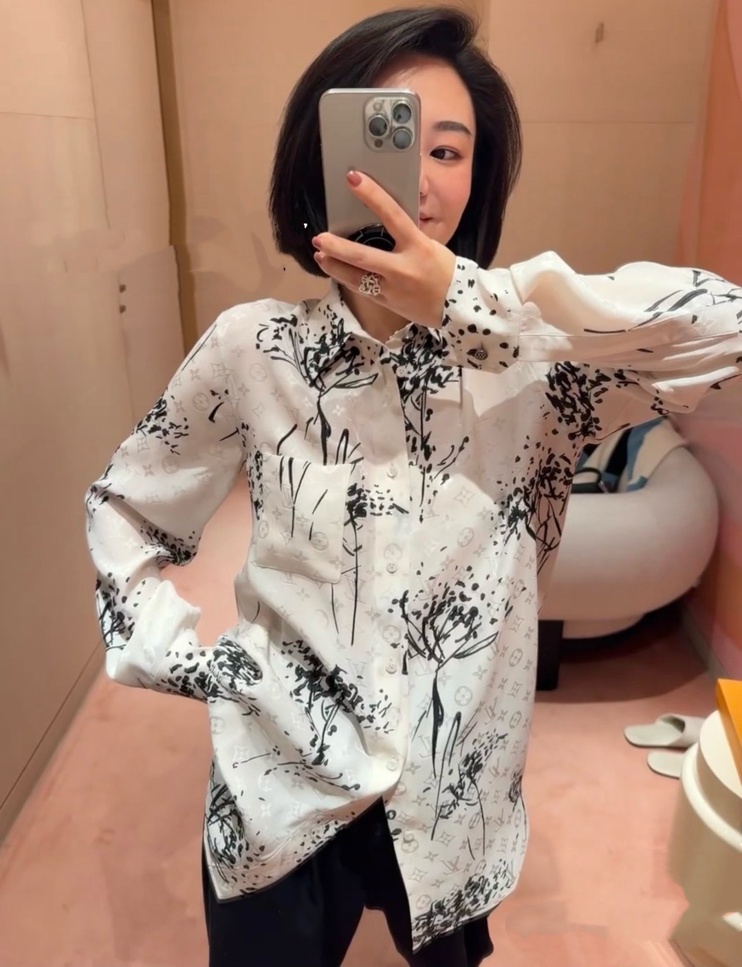 LV Spring/Summer Silk Set - Luxurious Logo Print, Black & White, Three Sizes 3 i1743681764 7857 0