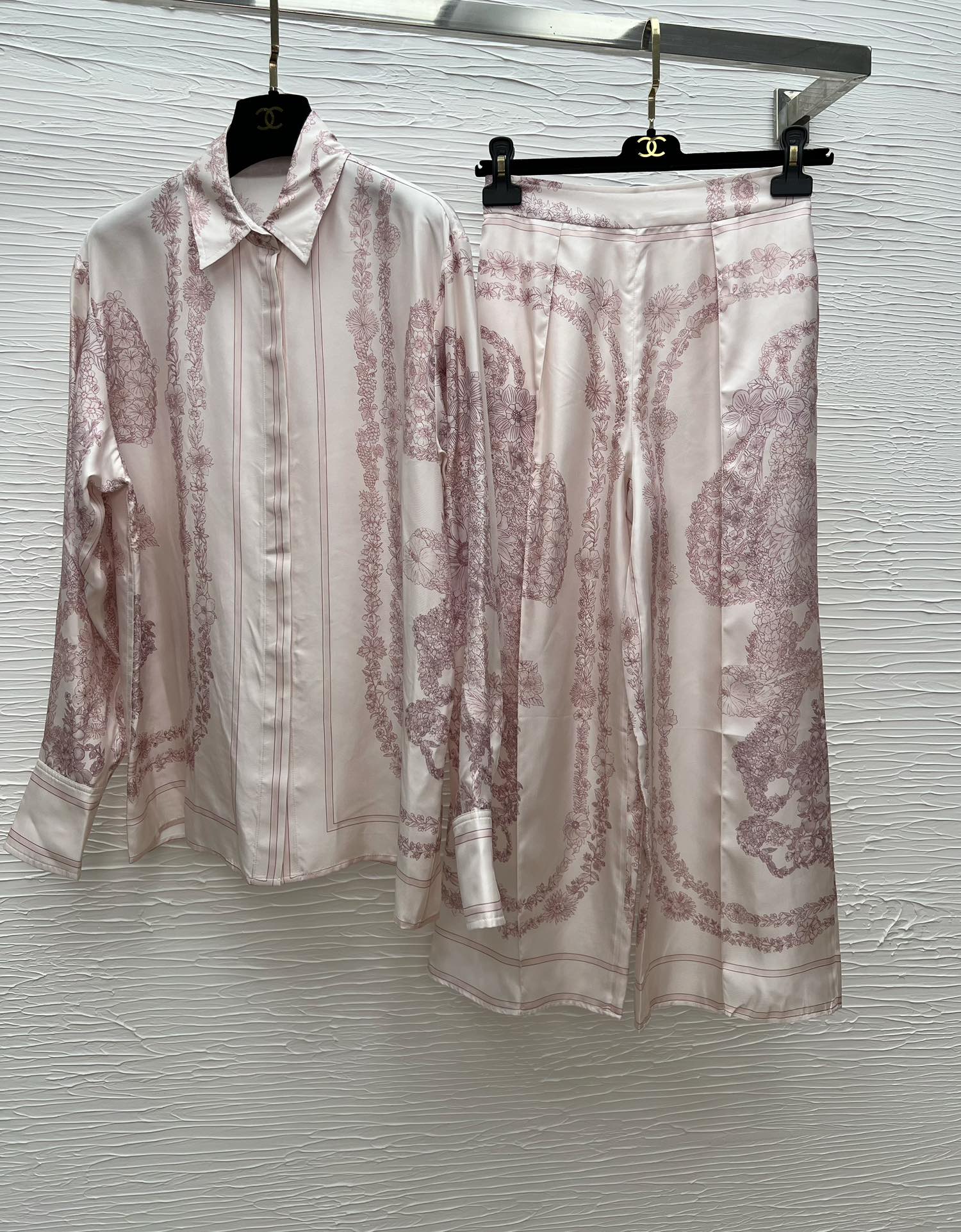 Printed Shirt and Wide-Leg Pants Set in Silk Twill 7 i1745492424 2237 1