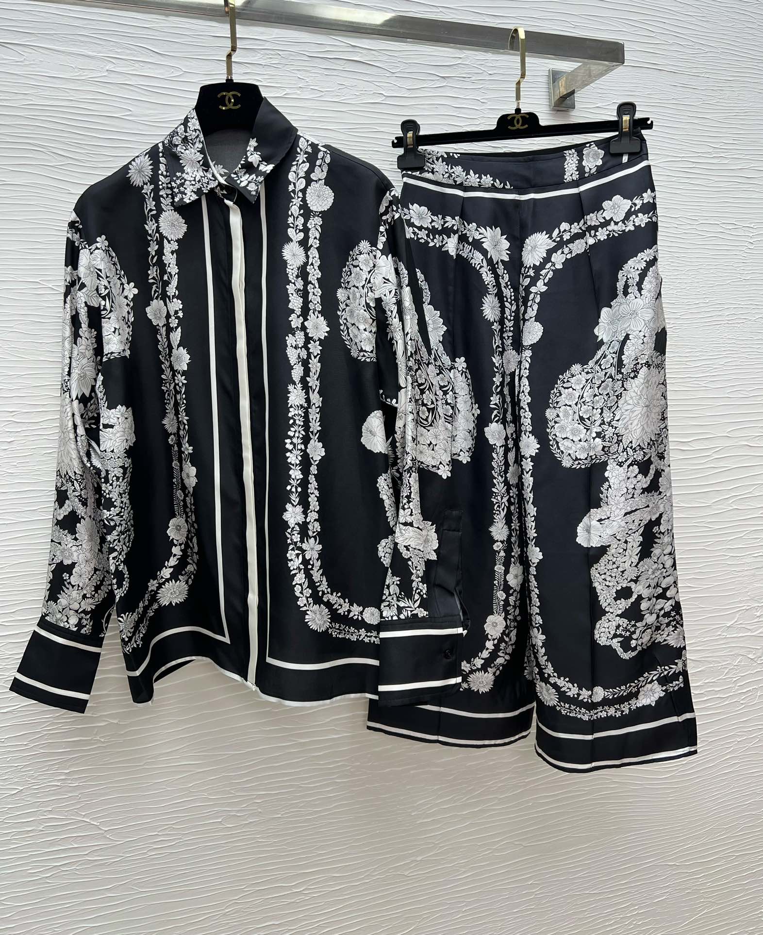 Printed Shirt and Wide-Leg Pants Set in Silk Twill 8 i1745492424 4115 6