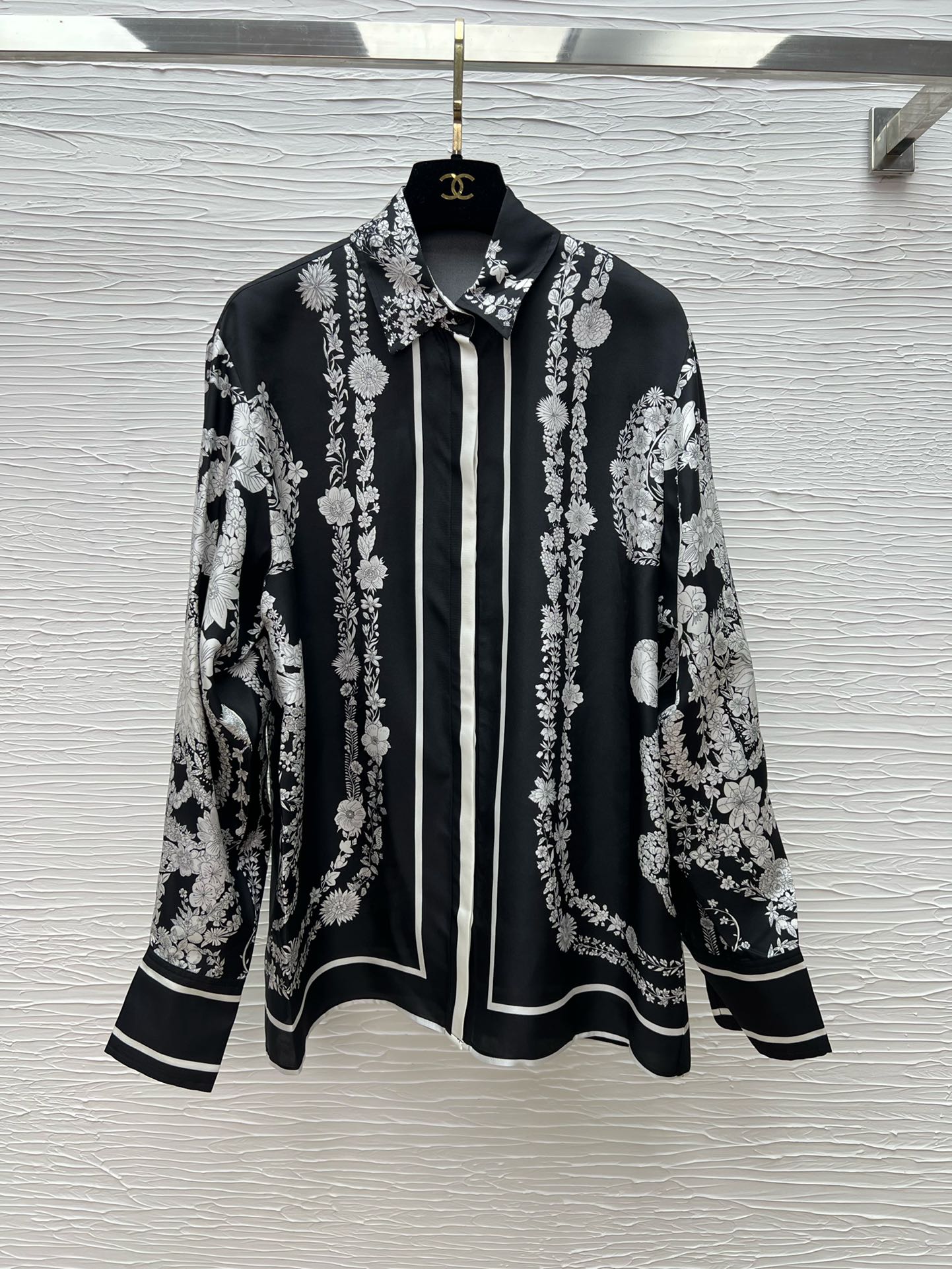 Printed Shirt and Wide-Leg Pants Set in Silk Twill 9 i1745492424 4292 0