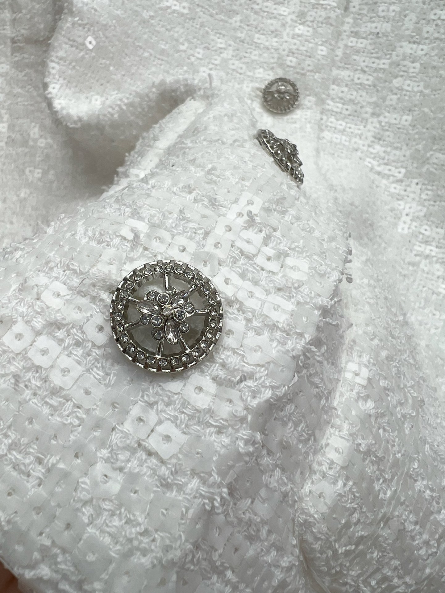 Sequined Tweed Vest Jacket - Chic Sleeveless Outerwear, Round Neck, Pockets 10 i1747124308 8112 3