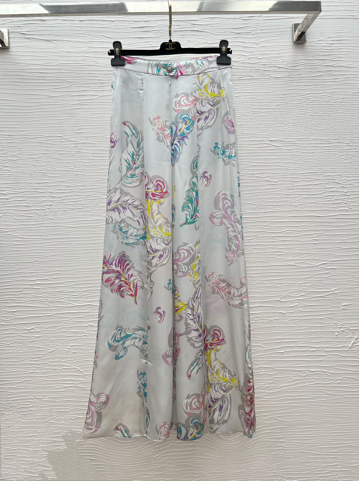 Chanel 25SS Silk Shirt, Shorts & Pants Set - Feather Print, Pearl Details 10 i1749121568 1478 3