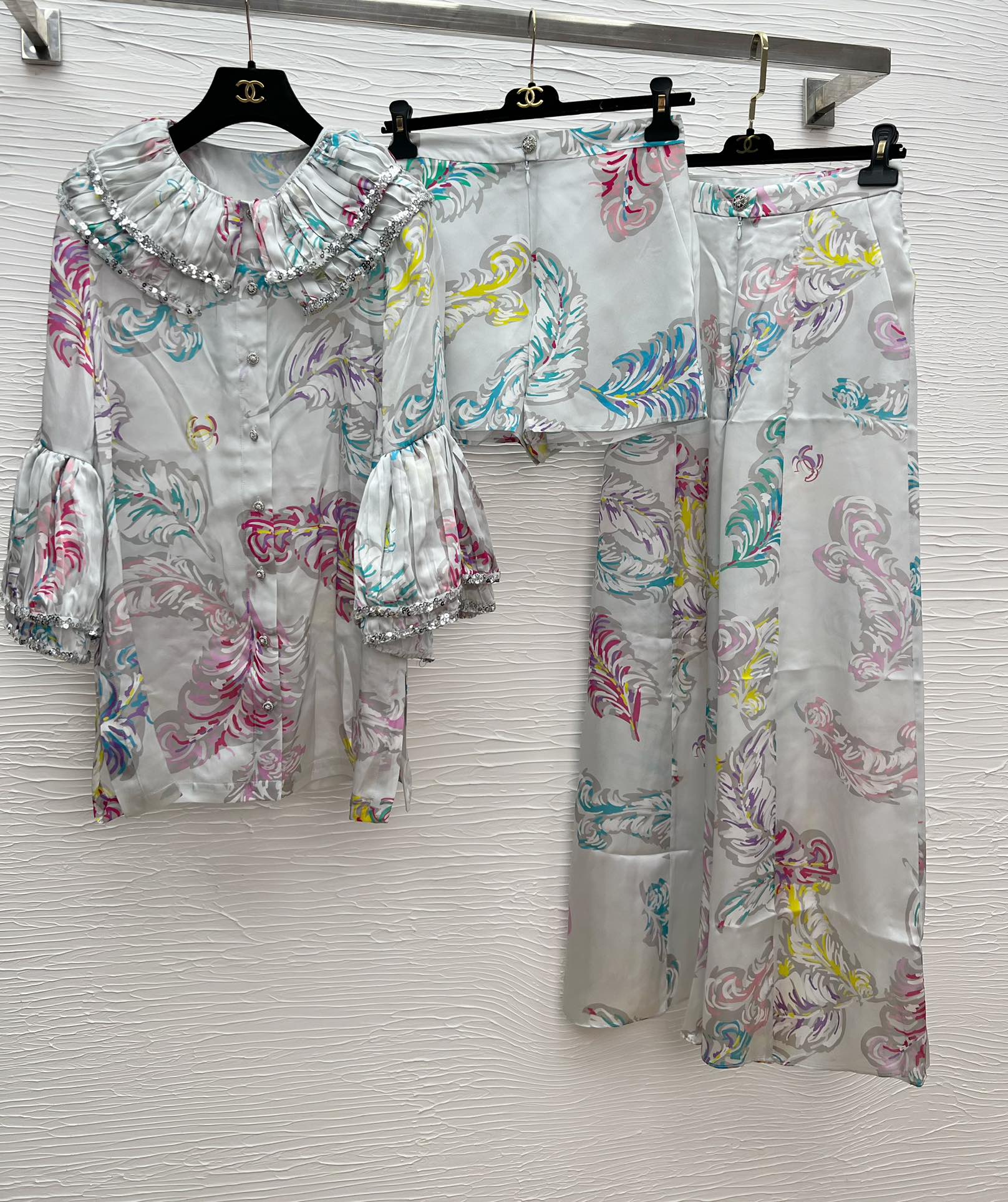 Chanel 25SS Silk Shirt, Shorts & Pants Set - Feather Print, Pearl Details 7 i1749121568 5589 7