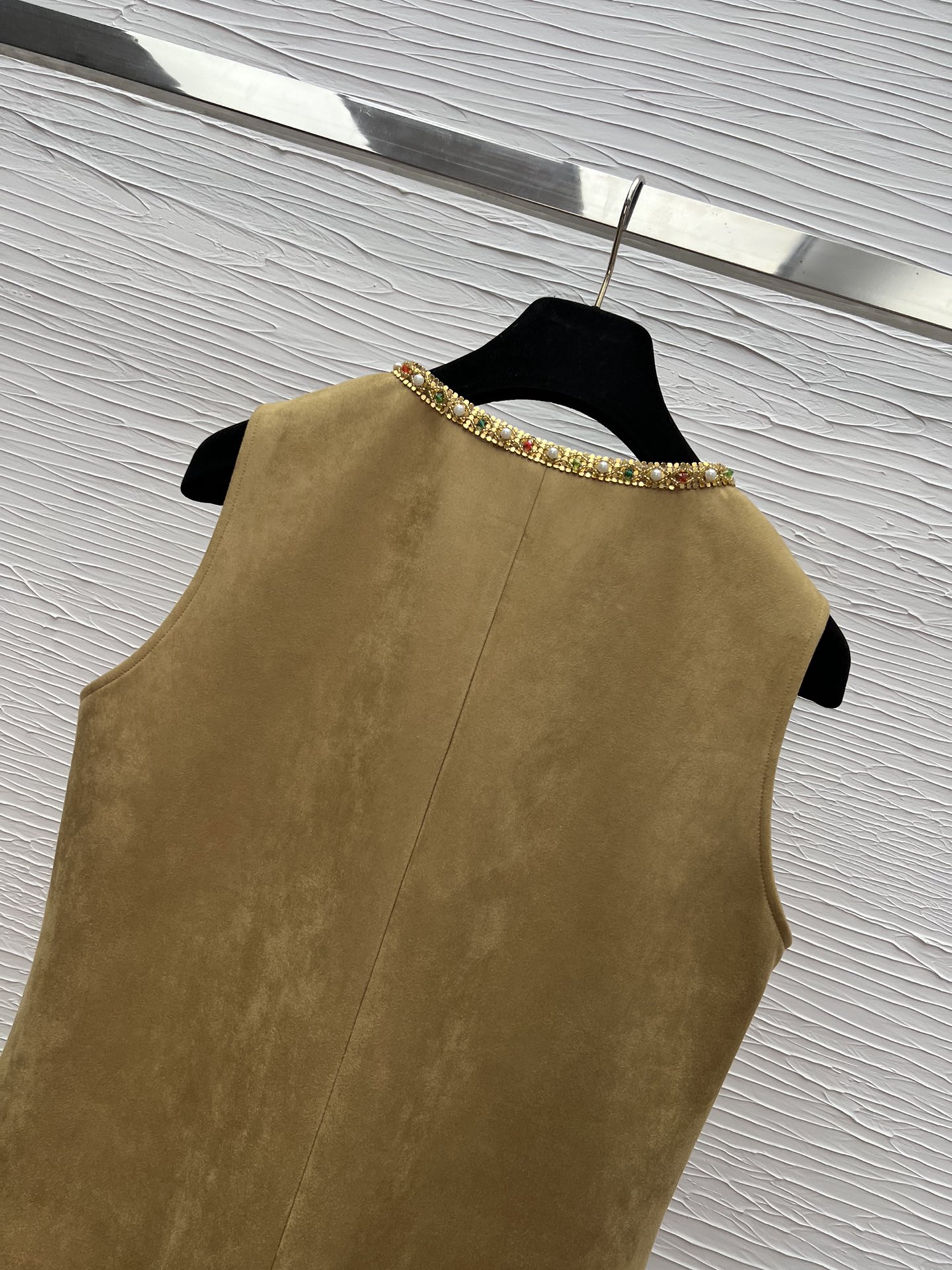 Elegant Sheath Dress with Gold Logo Buckle and Pearl Chain Detail - New Collection 10 i1750592353 3590 4