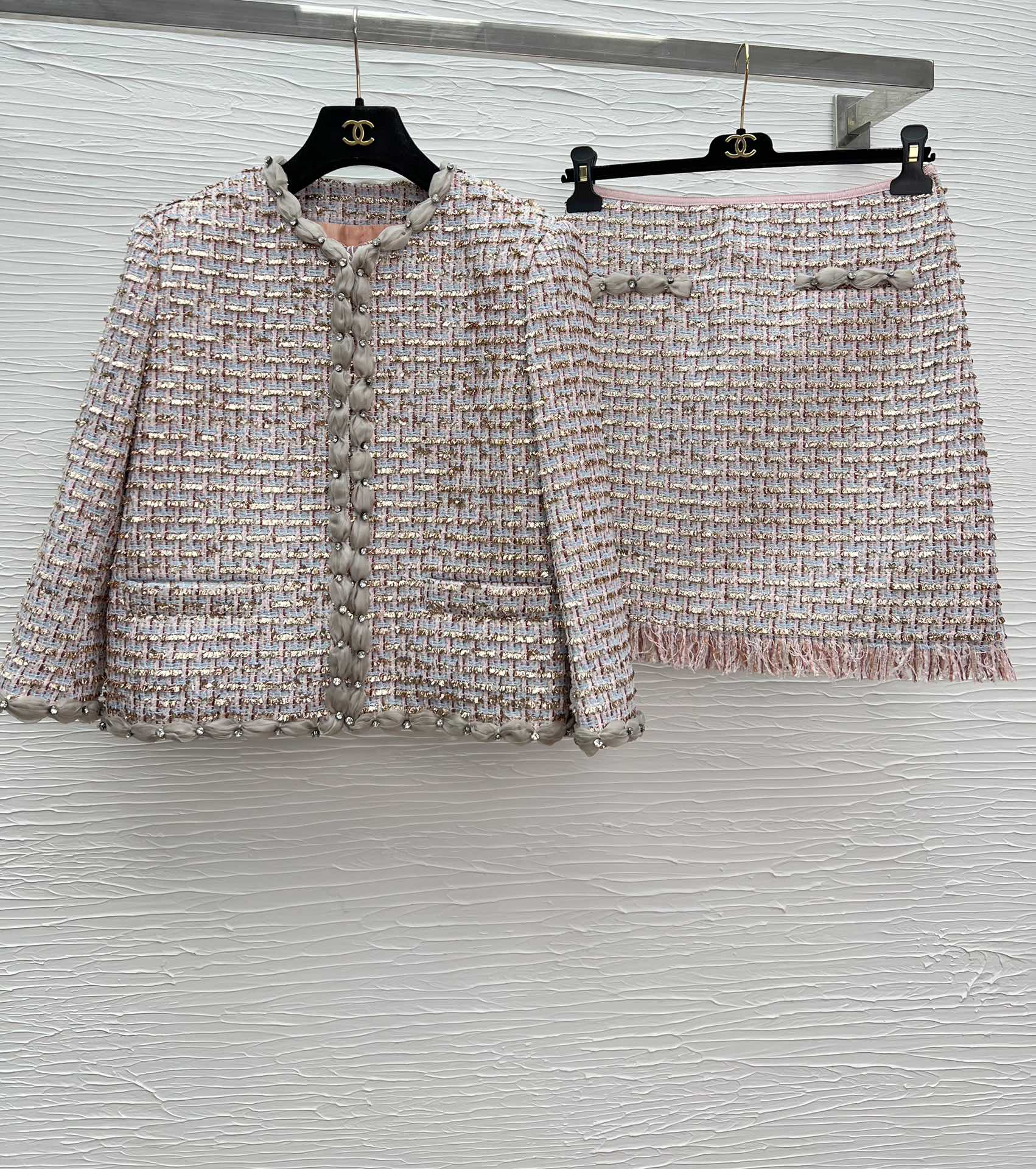 VT25 Women's Tweed Skirt Set - Chanel Style, Soft Pink, Autumn Fashion 4 i1751536661 8097 6