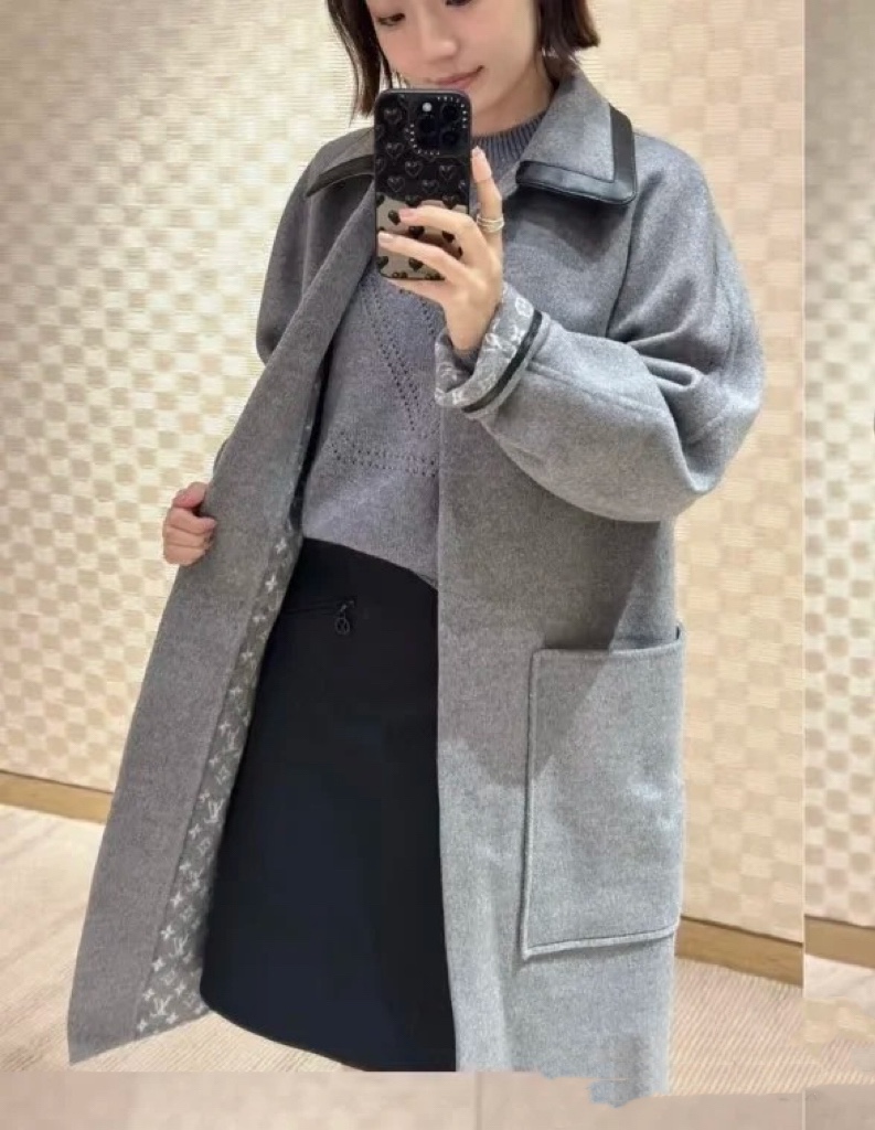 Louis Vuitton 25' Early Autumn Wool-Cashmere Coat - Elegant & Comfortable 2 i1754126615 2888 4