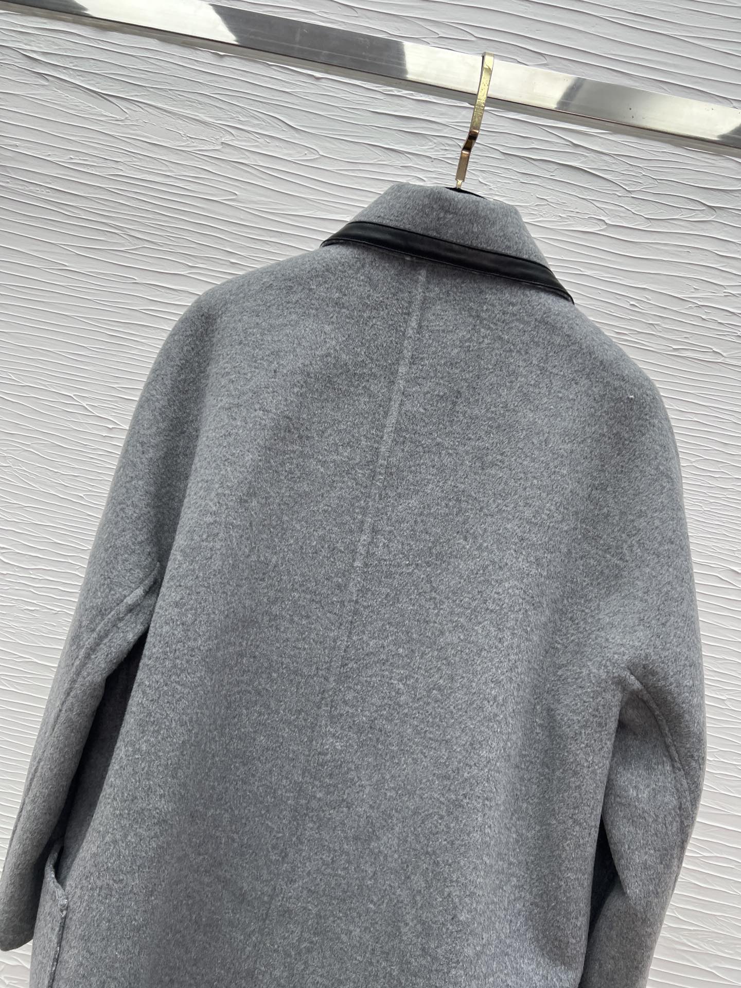 Louis Vuitton 25' Early Autumn Wool-Cashmere Coat - Elegant & Comfortable 9 i1754126615 4967 5