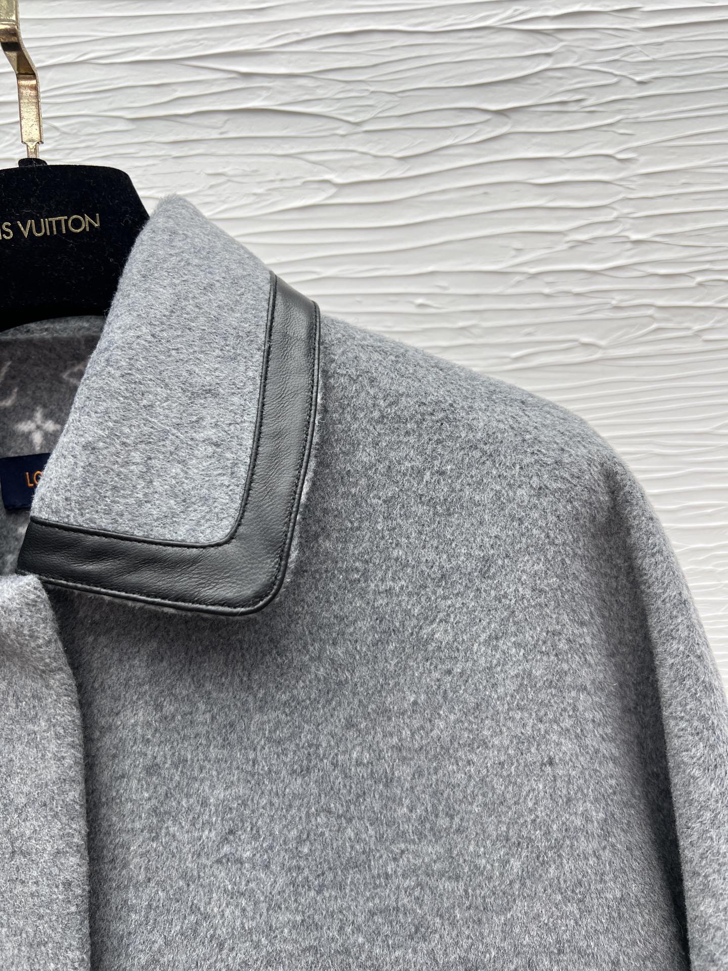Louis Vuitton 25' Early Autumn Wool-Cashmere Coat - Elegant & Comfortable 7 i1754126615 7447 2