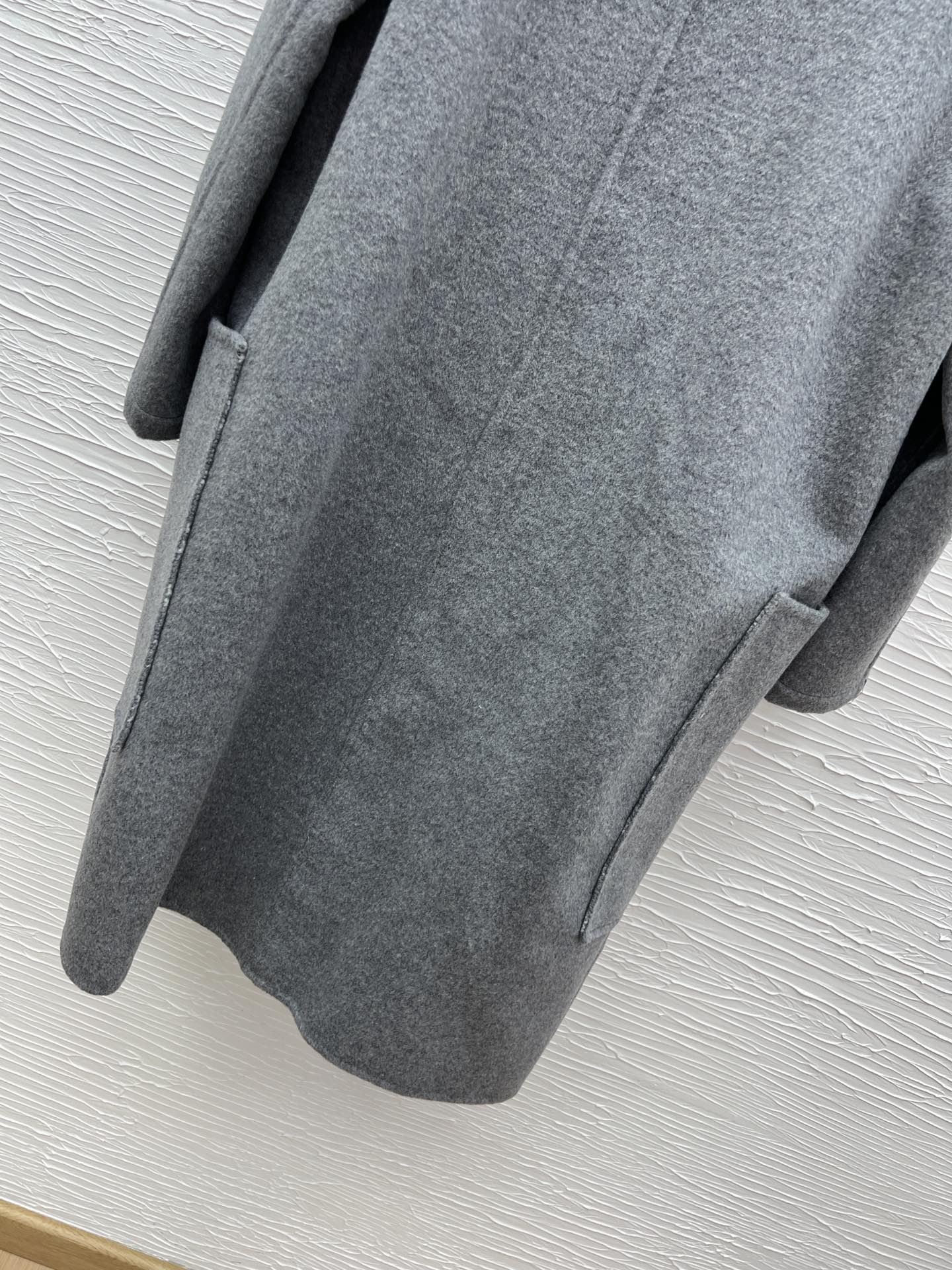 Louis Vuitton 25' Early Autumn Wool-Cashmere Coat - Elegant & Comfortable 10 i1754126615 8247 6