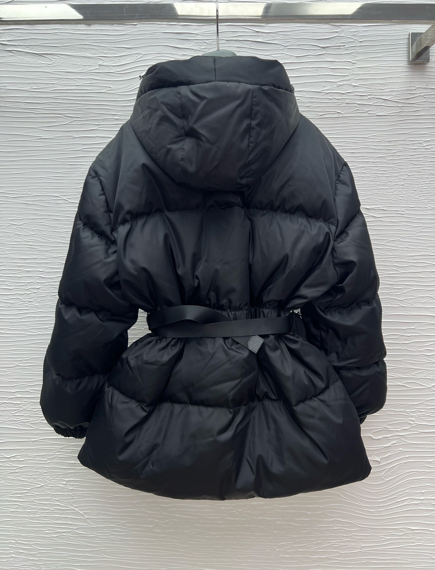 Stylish Winter Down Jacket with Waist Bag Design in Three Sizes 8 i1755422842 1488 1