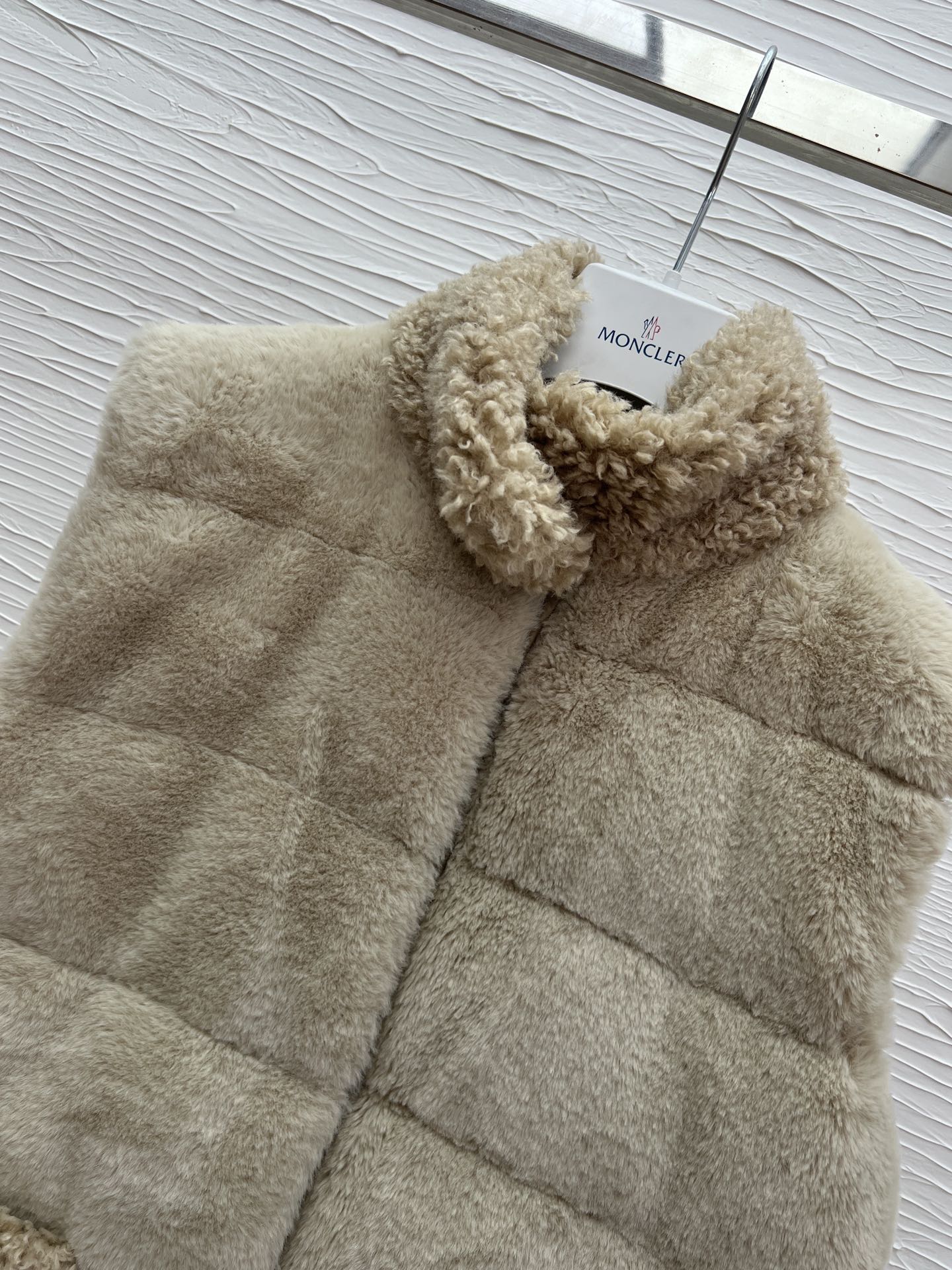 Stylish Women's Down Vest with Lamb Wool Collar & Waist Belt - Lightweight Warmth 7 i1755771090 1792 4