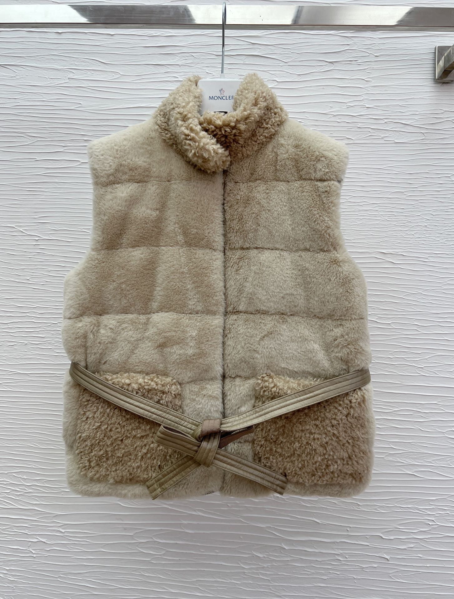 Stylish Women's Down Vest with Lamb Wool Collar & Waist Belt - Lightweight Warmth 5 i1755771090 4125 2
