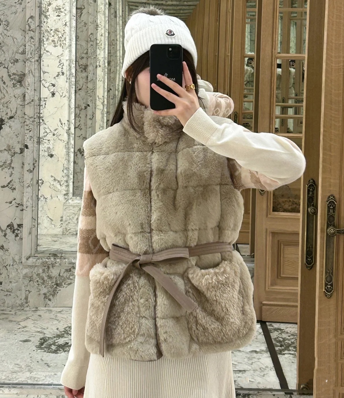 Stylish Women's Down Vest with Lamb Wool Collar & Waist Belt - Lightweight Warmth 2 i1755771090 4251 3
