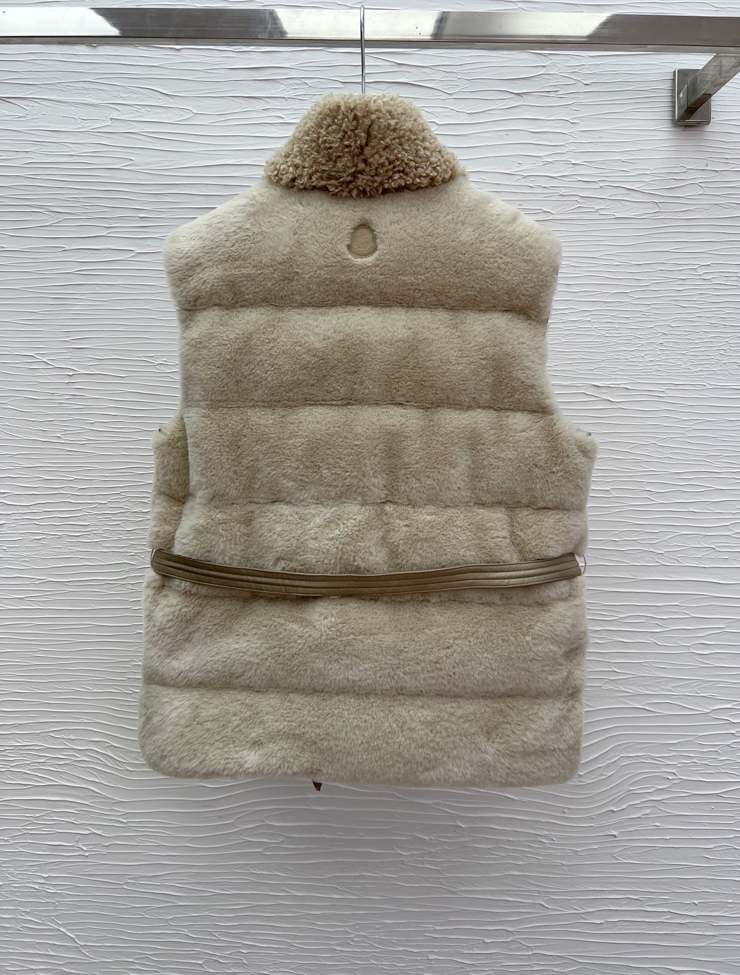 Stylish Women's Down Vest with Lamb Wool Collar & Waist Belt - Lightweight Warmth 6 i1755771090 747 5