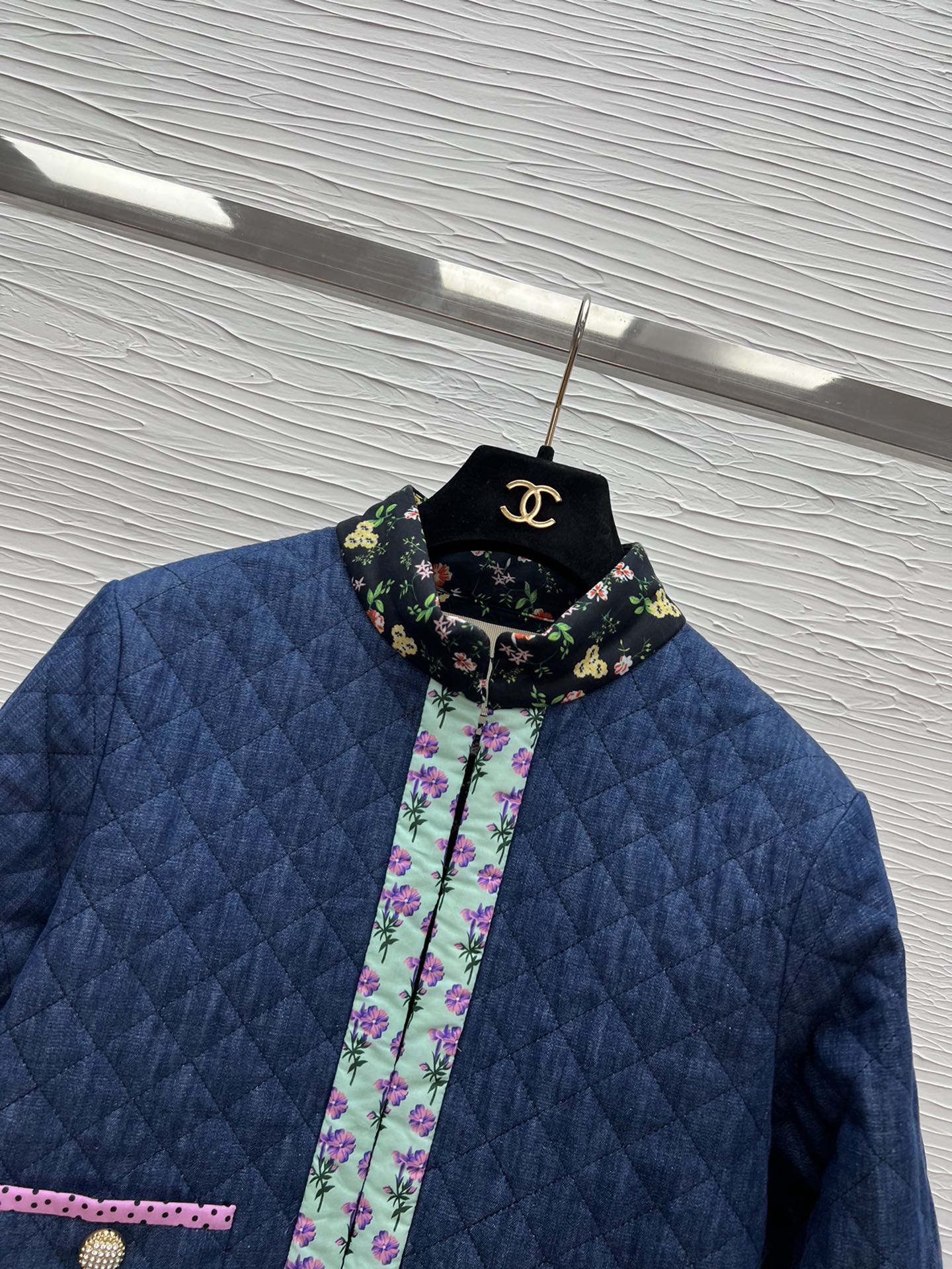 VT Denim Patchwork Padded Jacket - Fashionable & Youthful Winter Essential 7 i1755771449 8613 4