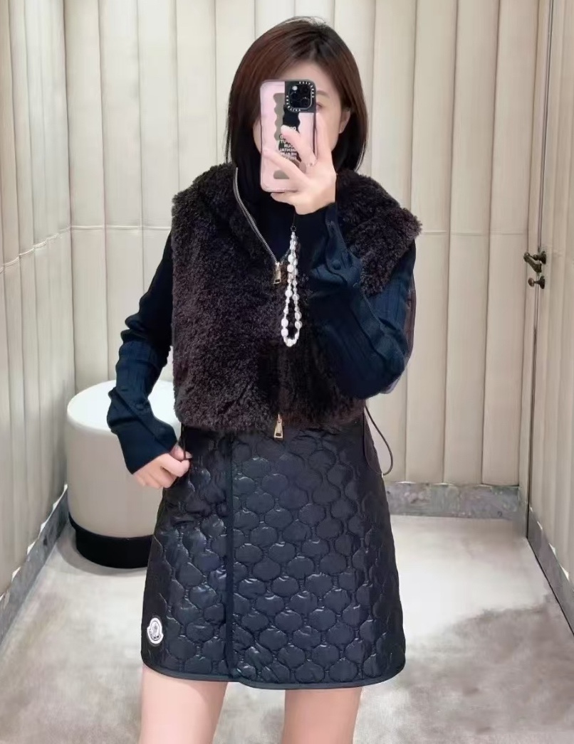MO 25 Women's Down Vest: Soft Plush Feel, Fashionable & Lightweight 2 i1756798555 8007 0
