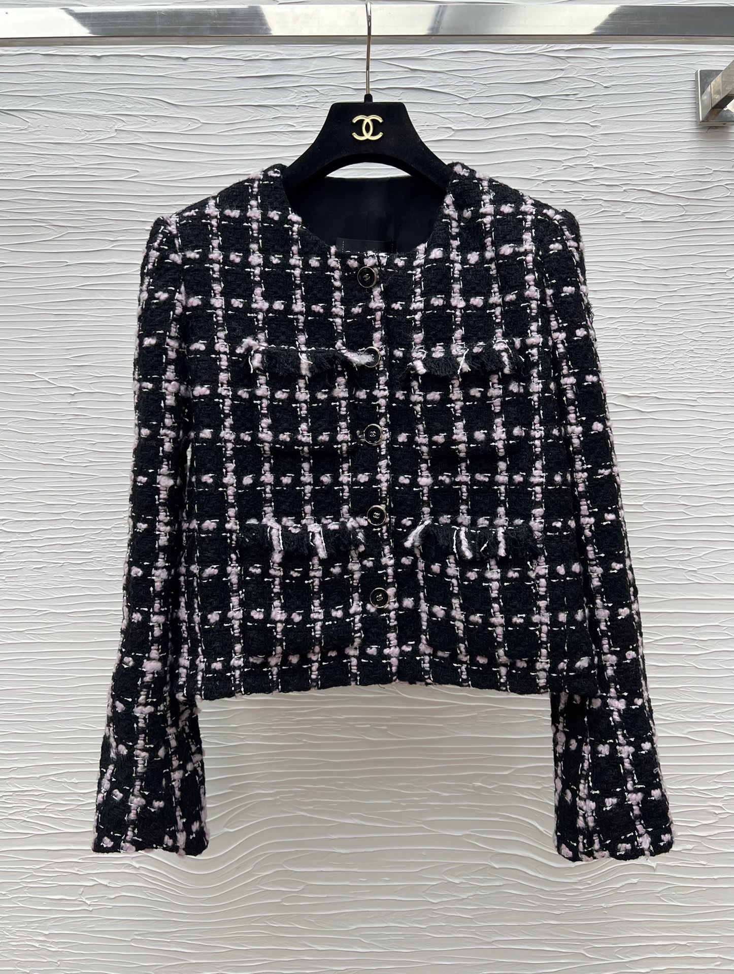 CHANEL 25 Métiers d'Art Collection Jacket - Exquisite Craftsmanship 6 i1756966577 4665 0