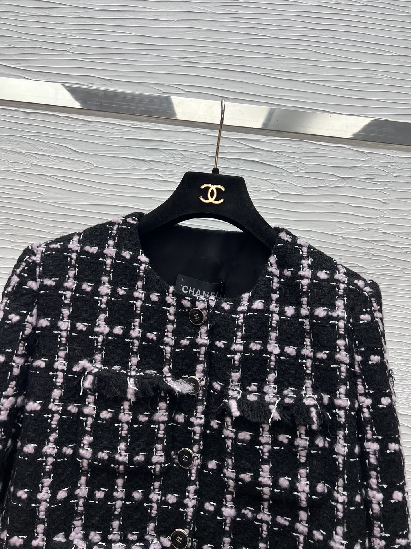 CHANEL 25 Métiers d'Art Collection Jacket - Exquisite Craftsmanship 8 i1756966578 2963 0