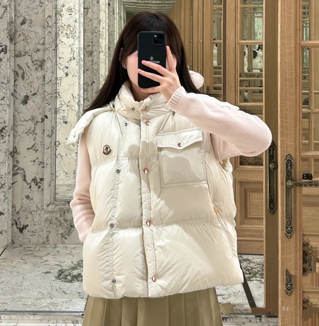 Women's Hooded Puffer Vest with Detachable Hood - Lightweight & Warm 3 i1757235277 9538 0