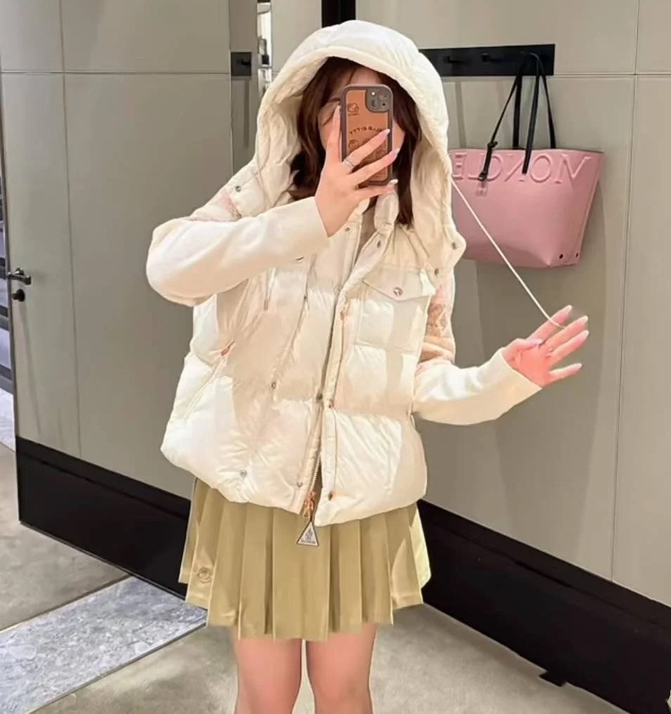 Women's Hooded Puffer Vest with Detachable Hood - Lightweight & Warm 5 i1757235278 152 8