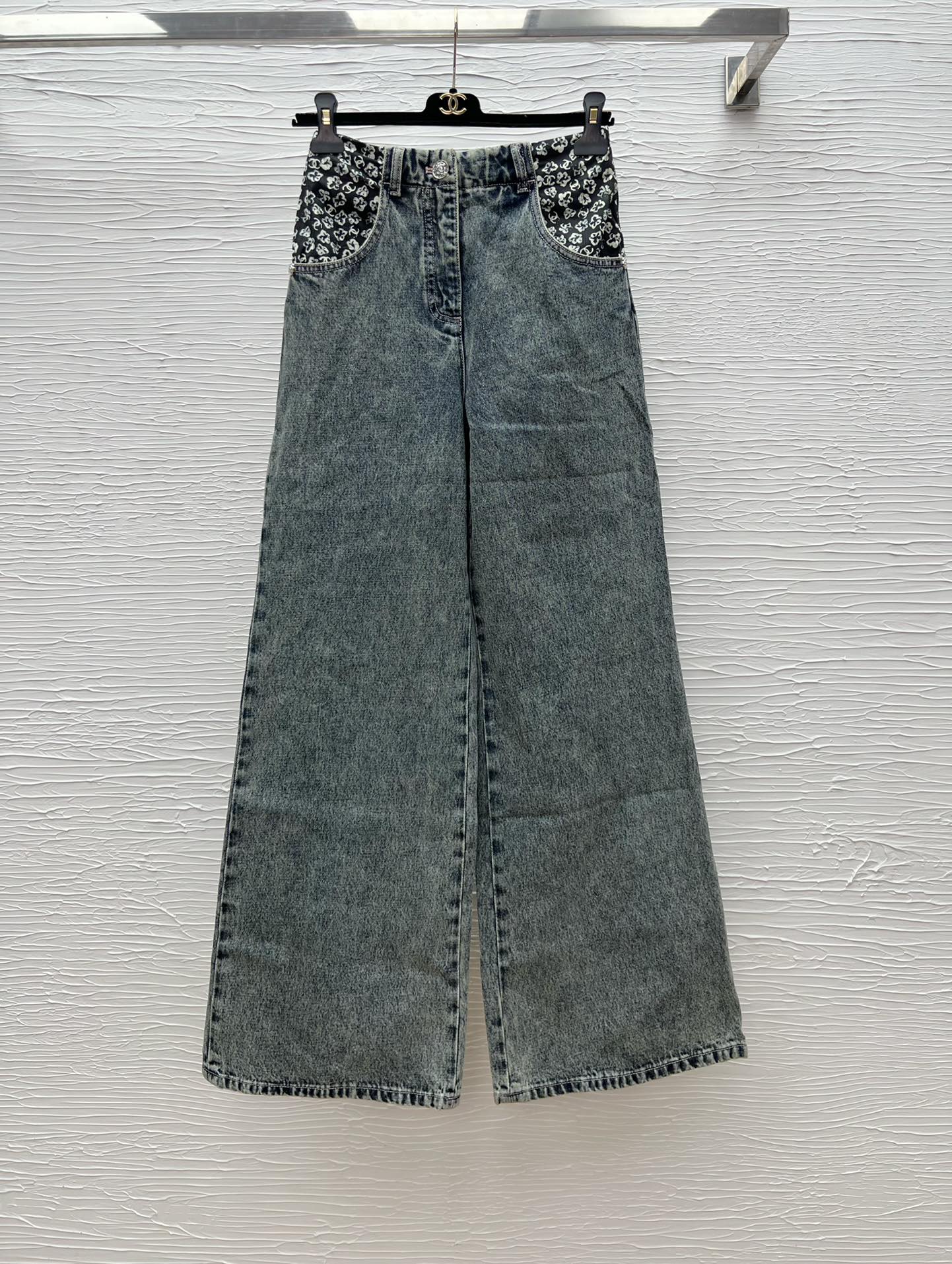 Floral Print Wide Leg Jeans - Comfortable Denim Cotton, Silver Buckle Detail 5 i1758277524 1349 1