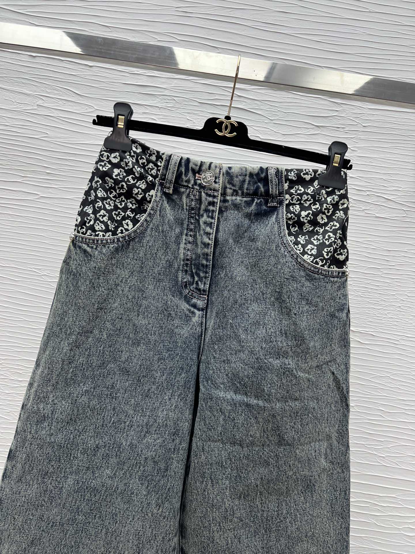 Floral Print Wide Leg Jeans - Comfortable Denim Cotton, Silver Buckle Detail 7 i1758277524 9564 0