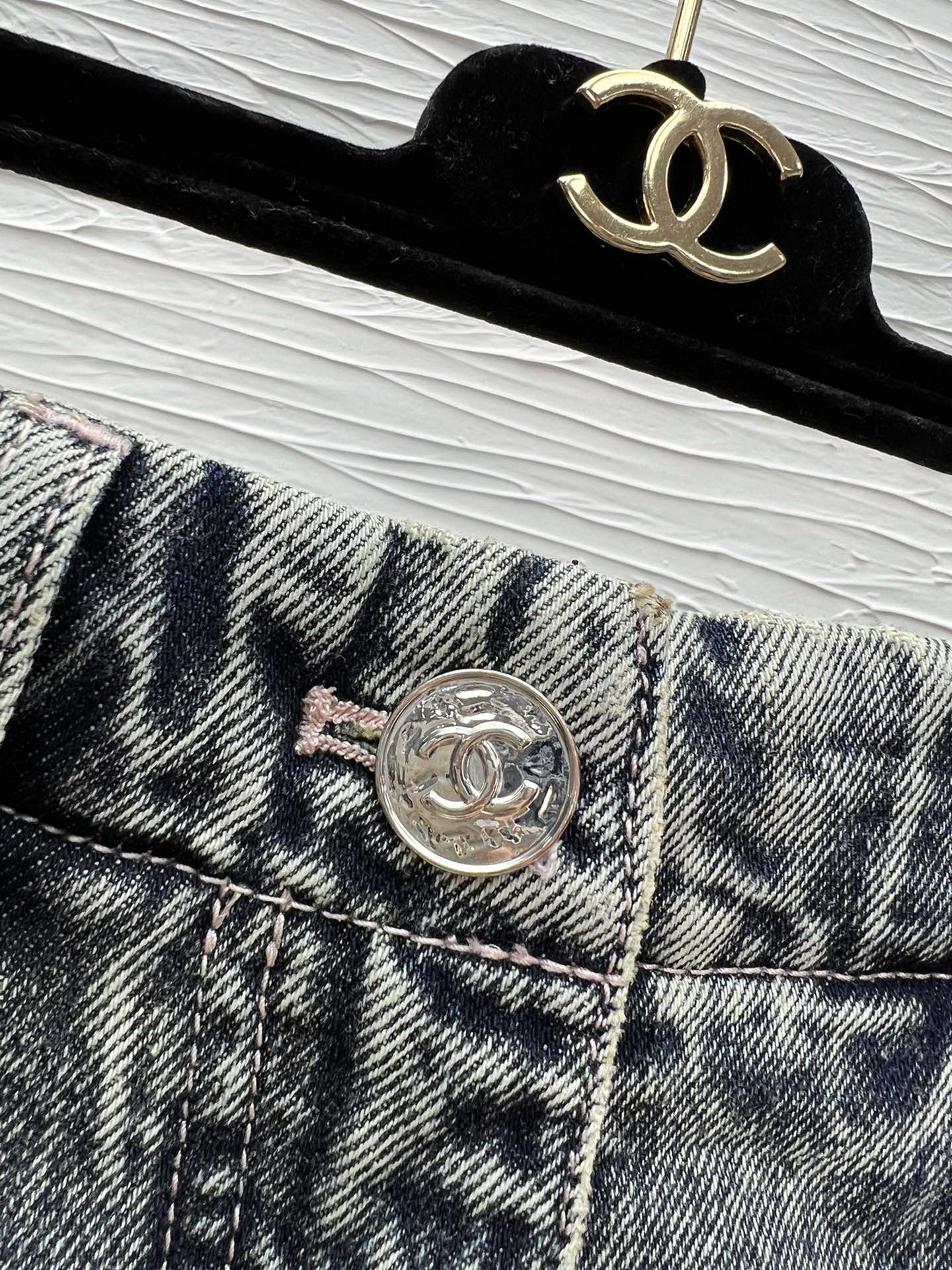 Floral Print Wide Leg Jeans - Comfortable Denim Cotton, Silver Buckle Detail 10 i1758277525 3348 6