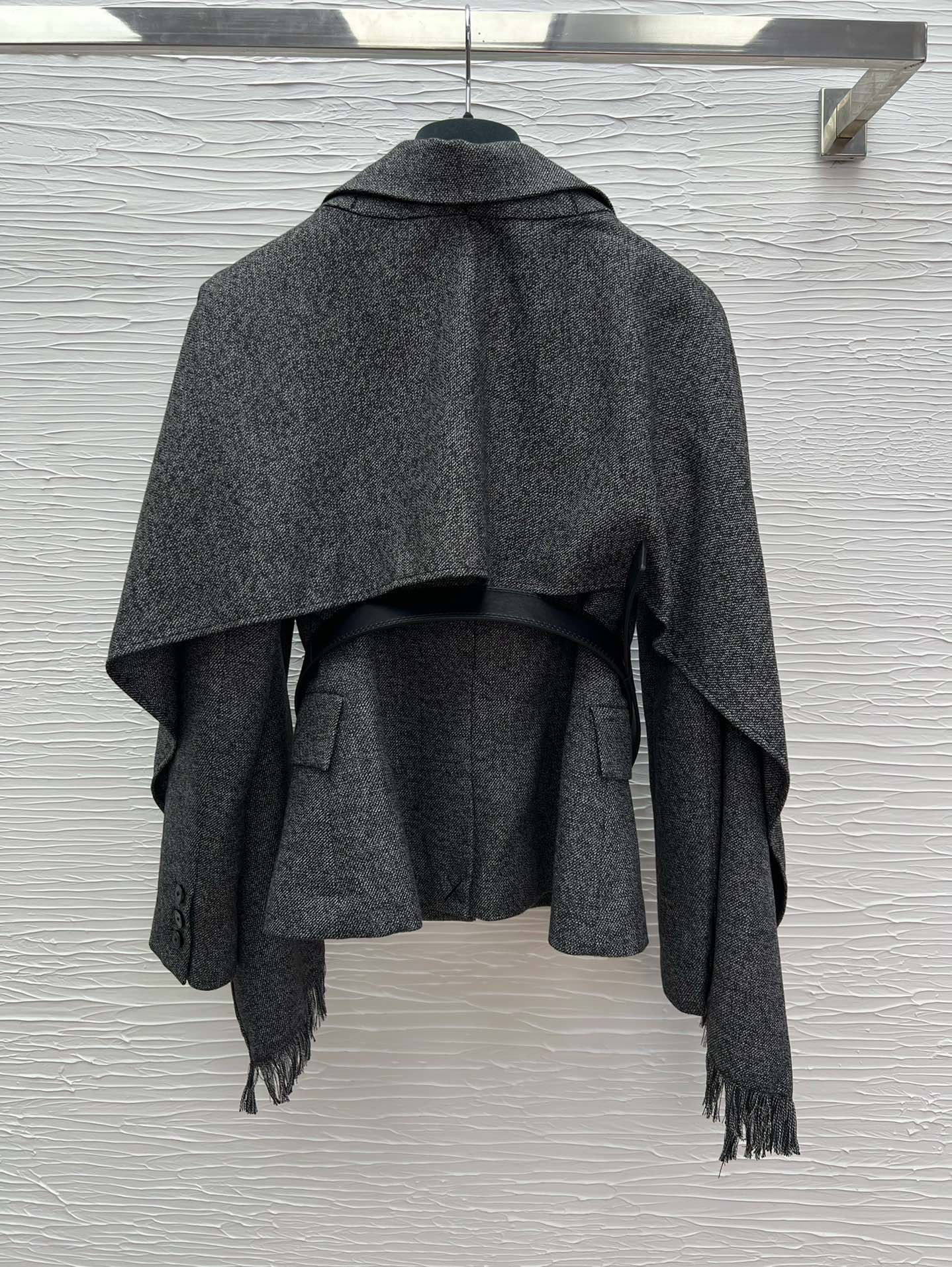 Dior Wool & Silk-Lined Cape Blazer with Detachable Scarf - Elegant & Versatile 10 i1758525890 7403 0