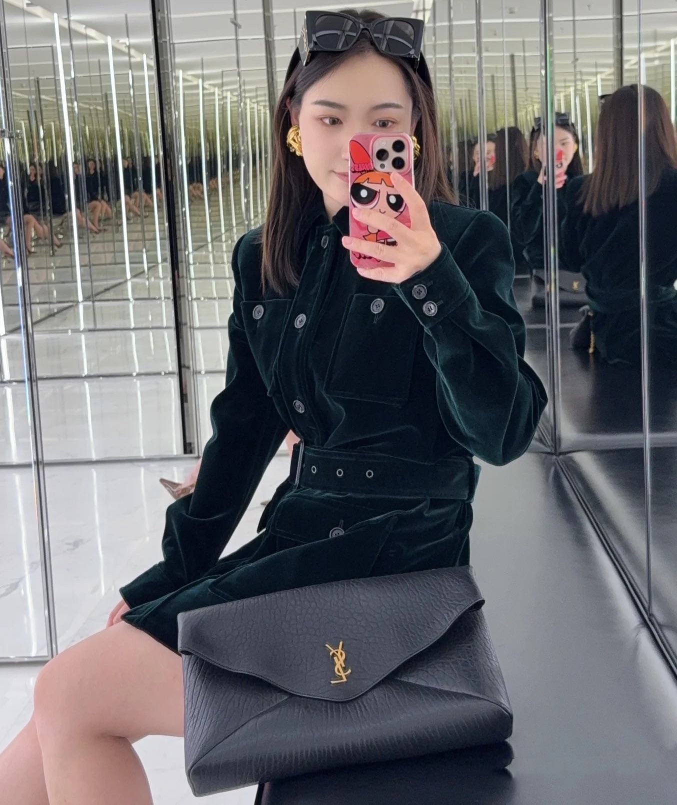 Yves Saint Laurent Velvet Jacket - Autumn/Winter 2025 Collection 4 i1758878352 2873 4