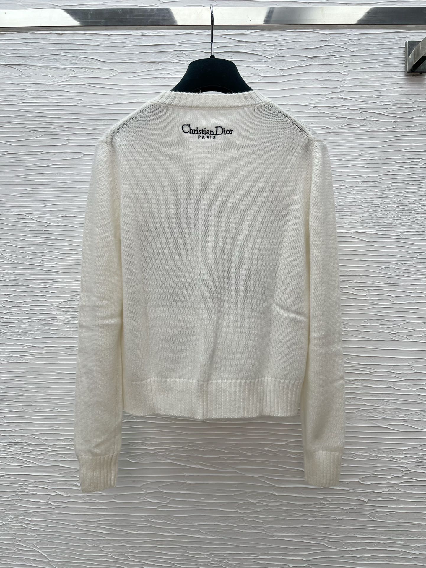 Dior Embroidered Cashmere Sweater - Fall/Winter Collection - Soft & Comfortable 8 i1758884690 8449 5