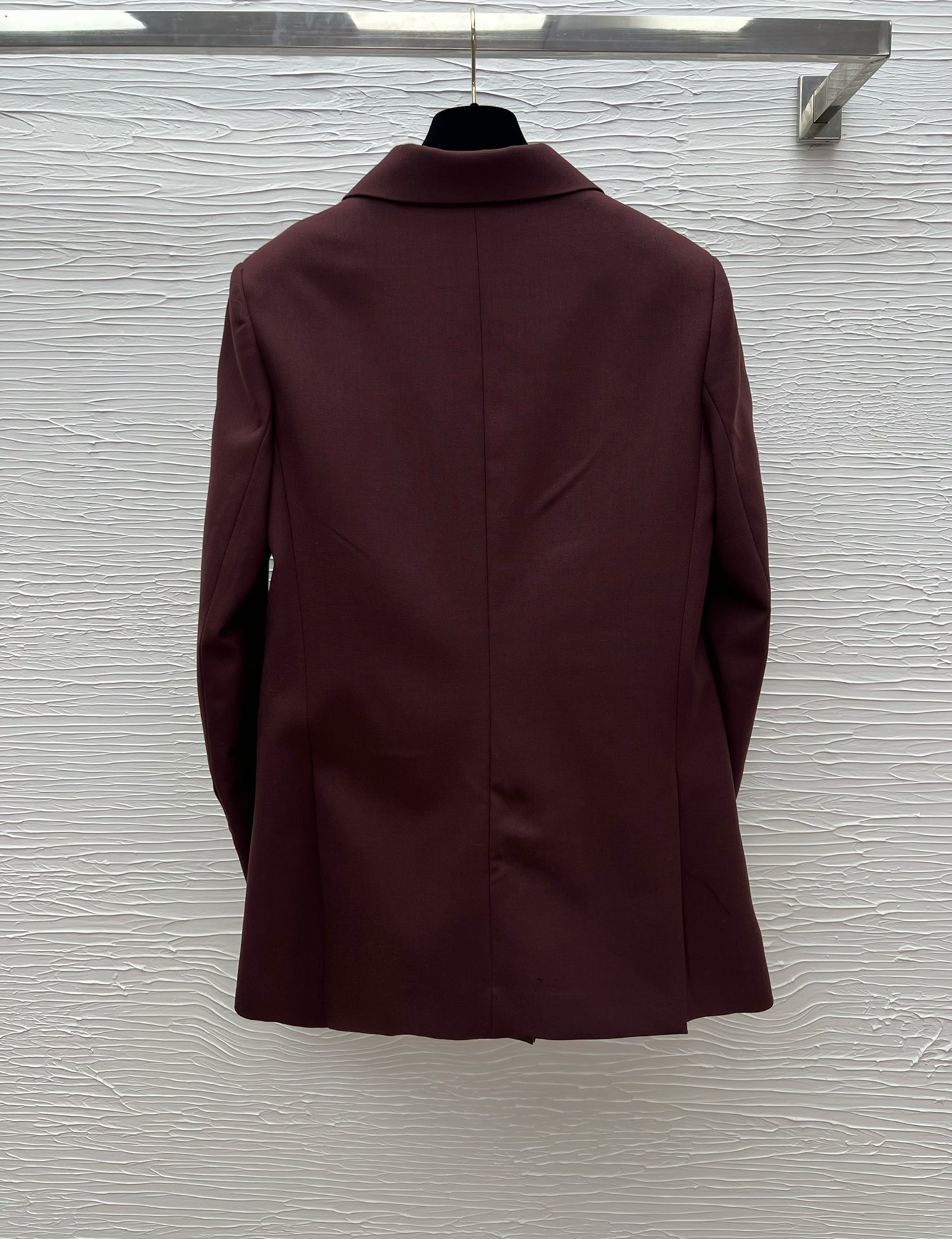 Yves Saint Laurent Wine Red Blazer: Classic Fit, Slimming, and Elegant 6 i1759138330 5807 2