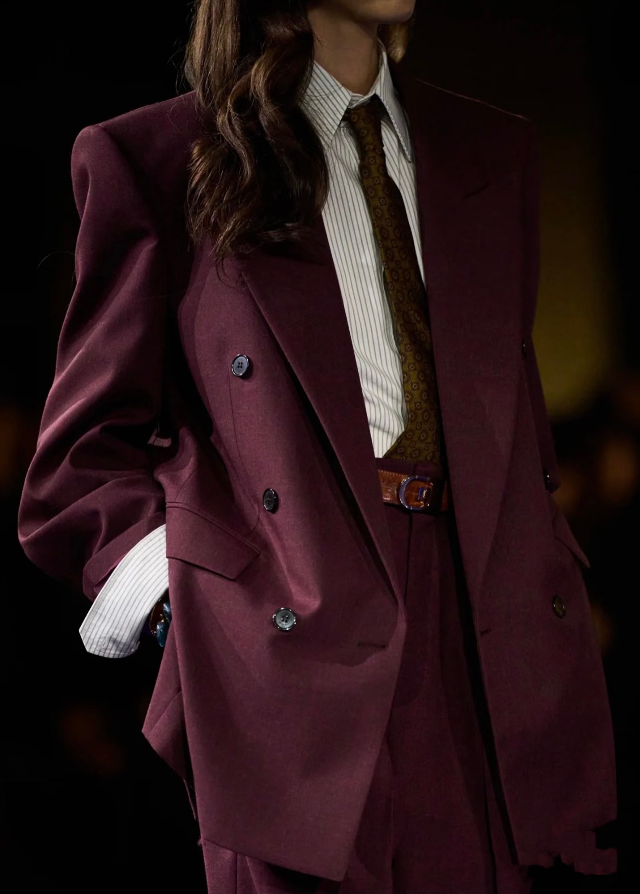 Yves Saint Laurent Wine Red Blazer: Classic Fit, Slimming, and Elegant 2 i1759138330 9023 1