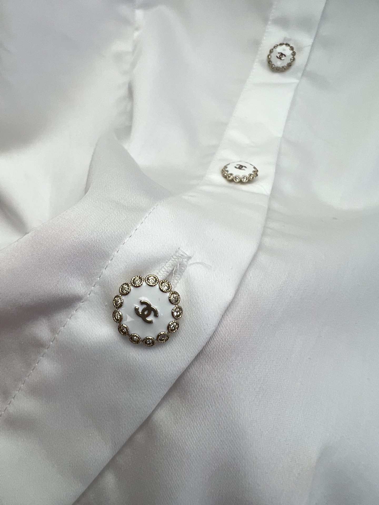 Chic Bow-Tie Blouse: Fashionable & Flattering, Available in S, M, L 9 i1759914402 9767 2