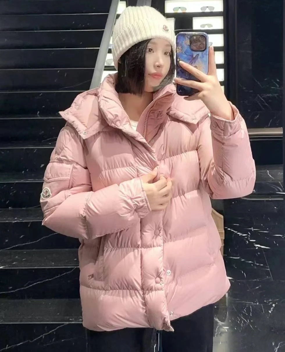 MO 25 Women’s Down Jacket – Custom Rose Pink, 90 White Duck Down, Logo Detail