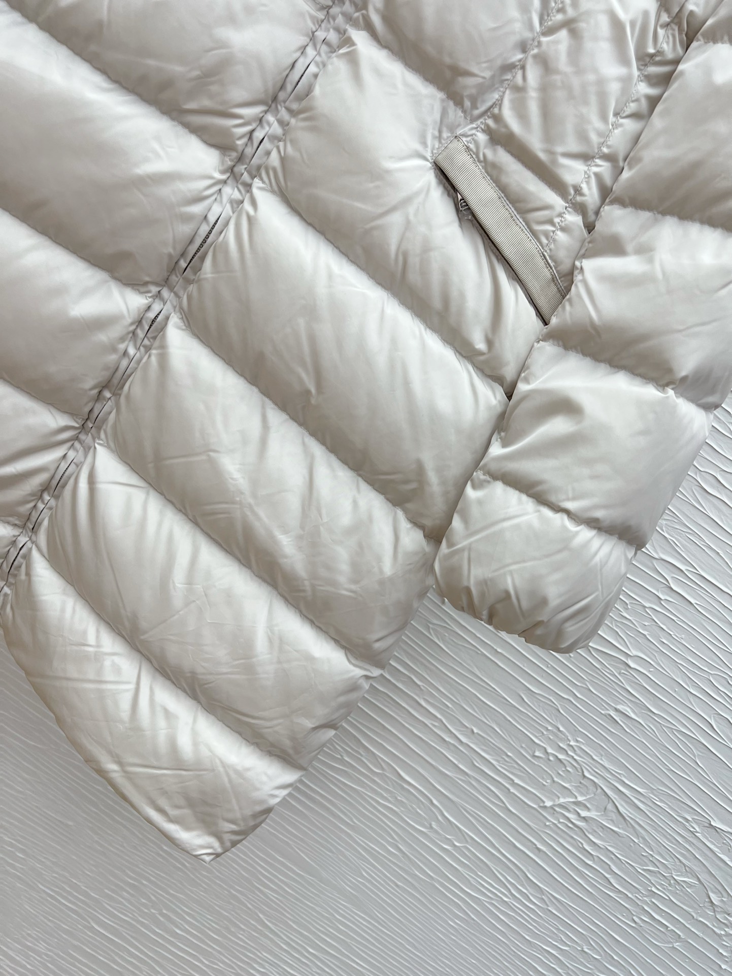 Elegant Down Coat with Hooded Design & Waist Accentuation - Fall/Winter Essential 8 i1761988573 4596 6