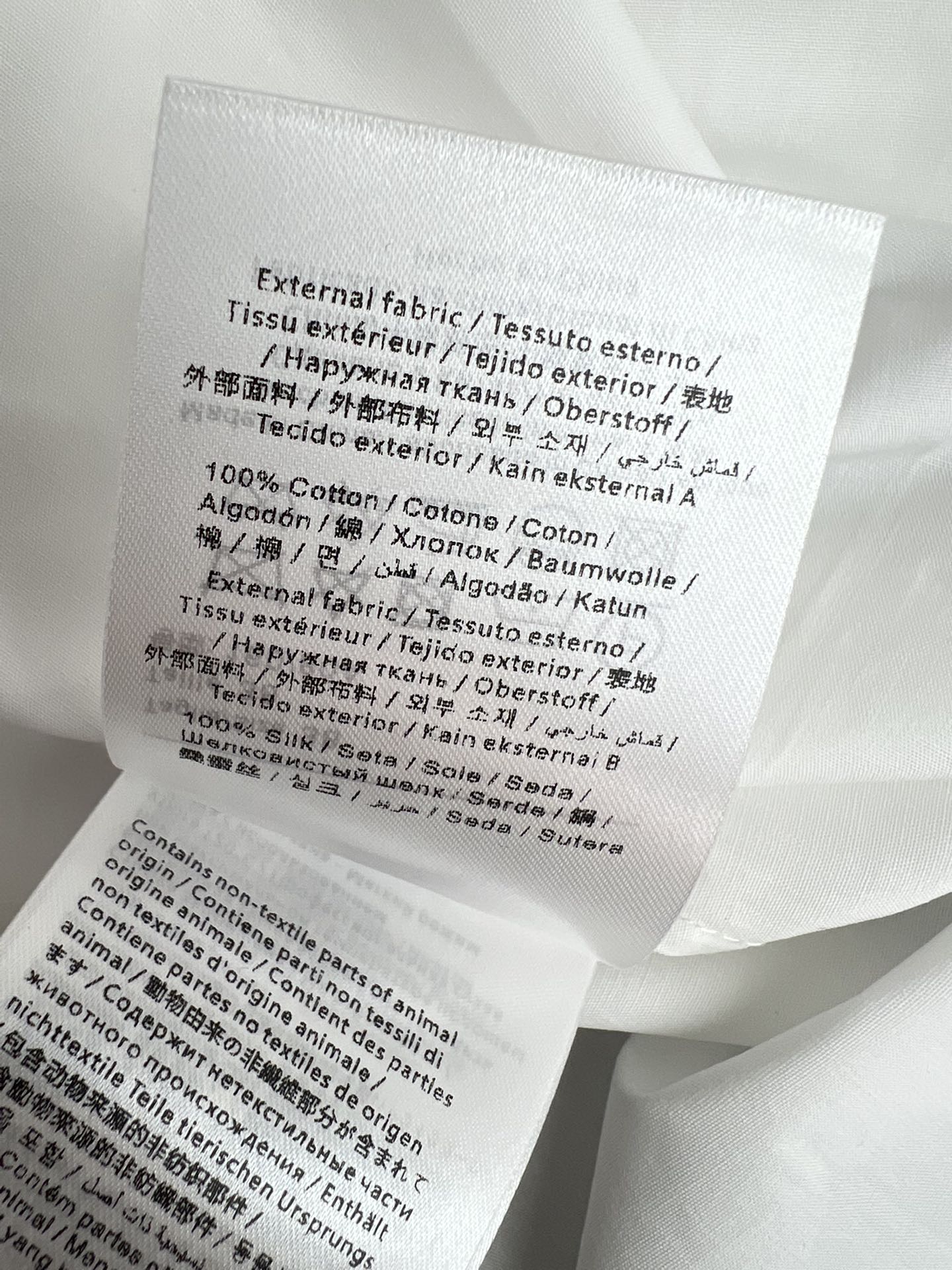 VT 26新款衬衣，领口超特别的立领小翻领设计，搭配袖口花瓣装饰，一色三码 现货发 SML