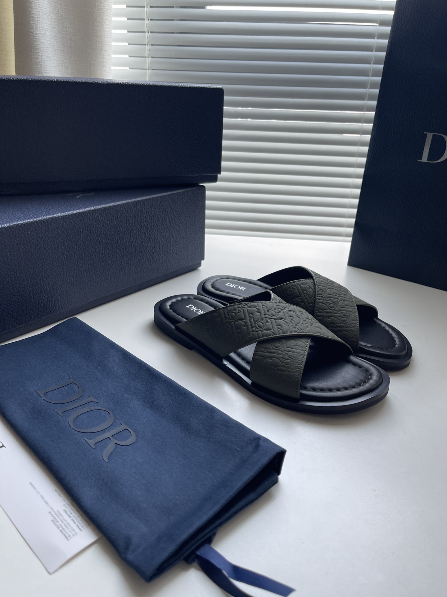 Dior Alias Sandalias Hombre: Elegancia Casual con Estampado Oblique en Piel