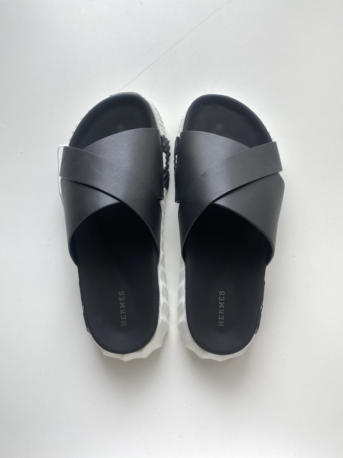 Hermès Her Nappa Leren Heren Sandalen - Zwart met Witte Zool