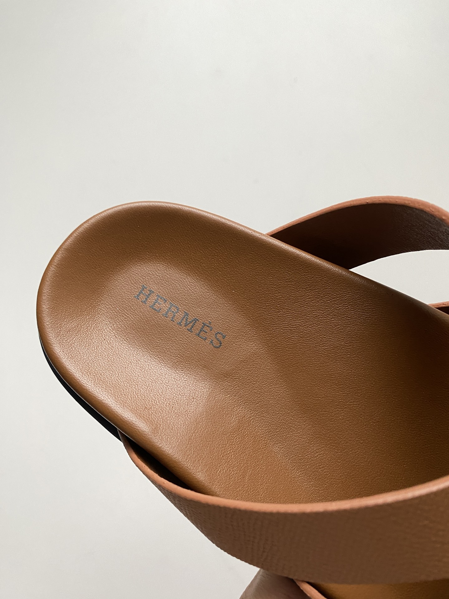 Hermès Men's Nappa Leather Functional Sandals - Iconic 'H' Design 11 i1747055188327 6852 0 10