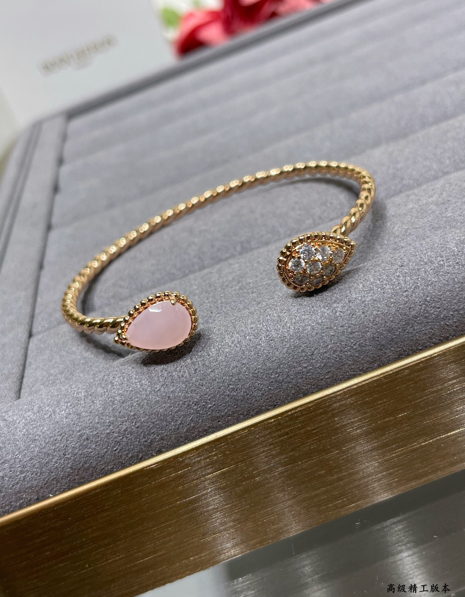 Artistic Water Drop-Inspired Diamond Watch: Delicate Beauty on Wrist and Skin - 图片 7