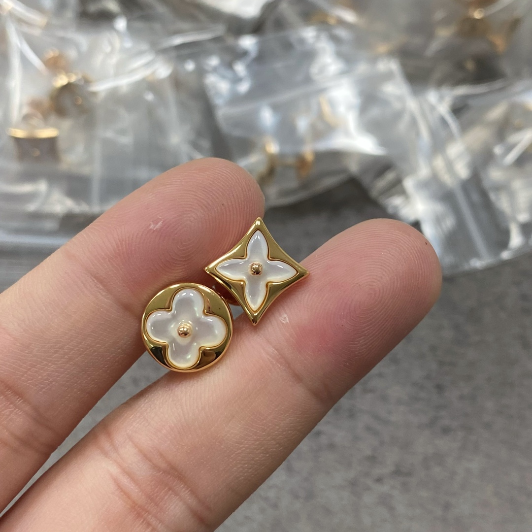 What is top quality replica
 Louis Vuitton Jewelry Earring AAA Replica