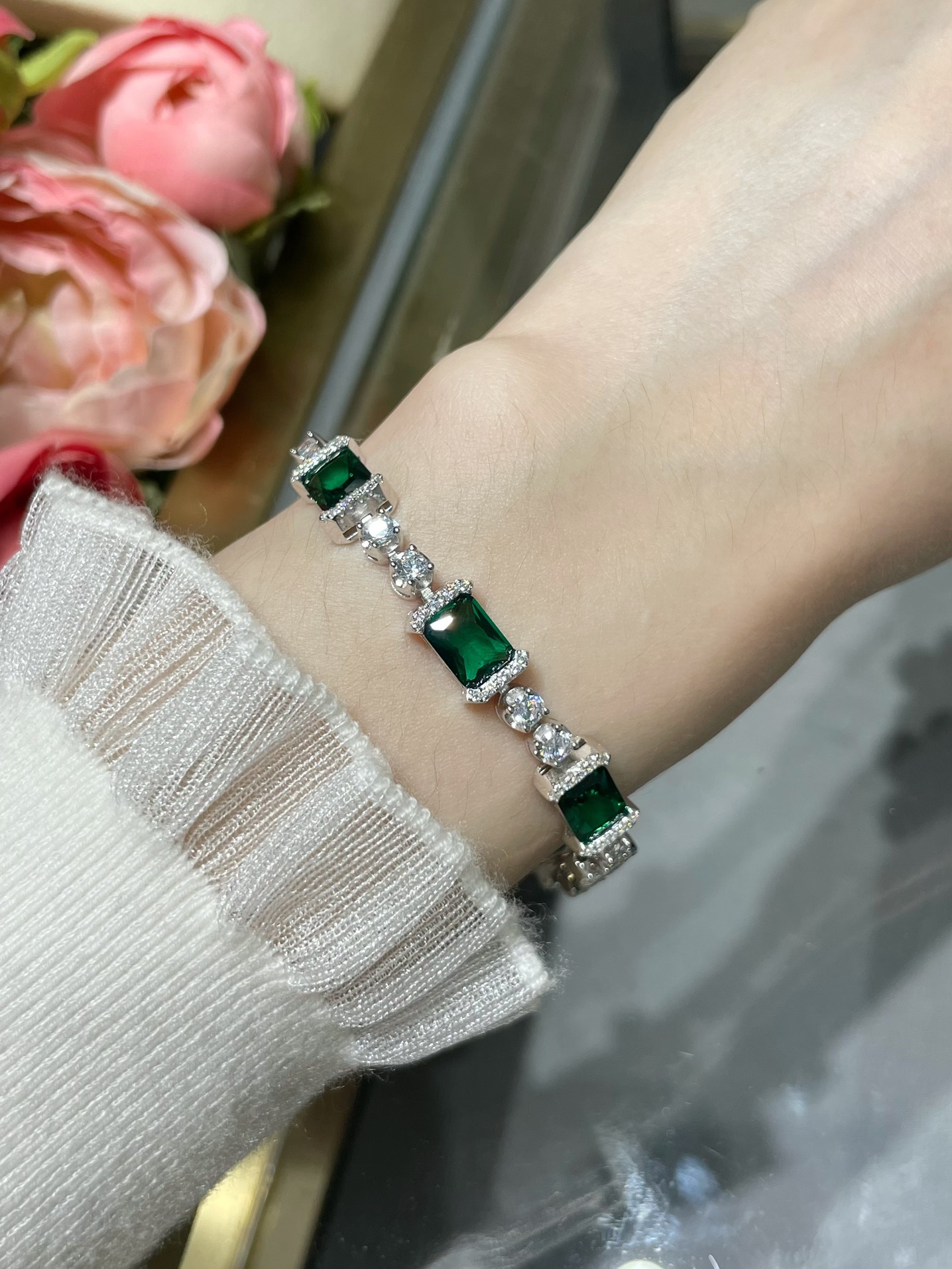 Jewelry Bracelet Green Set With Diamonds