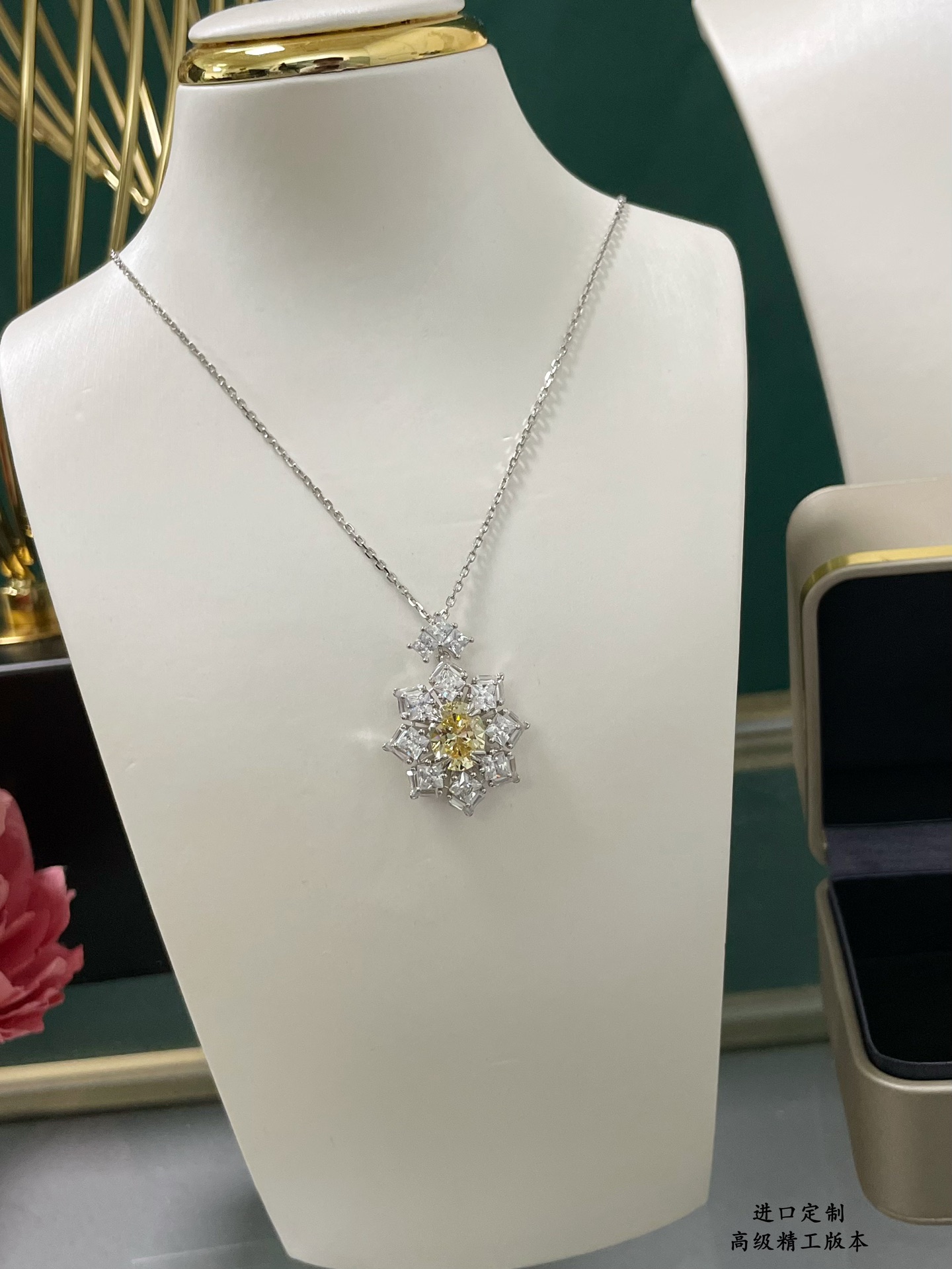 彩宝:进口定制9️⃣2️⃣5️⃣ 人工异形黄钻项链,925纯银电镀18k高碳钻 💍经典从未被超越,独一无二的夺目光彩,和真钻难辨,超级🔥 彩 9