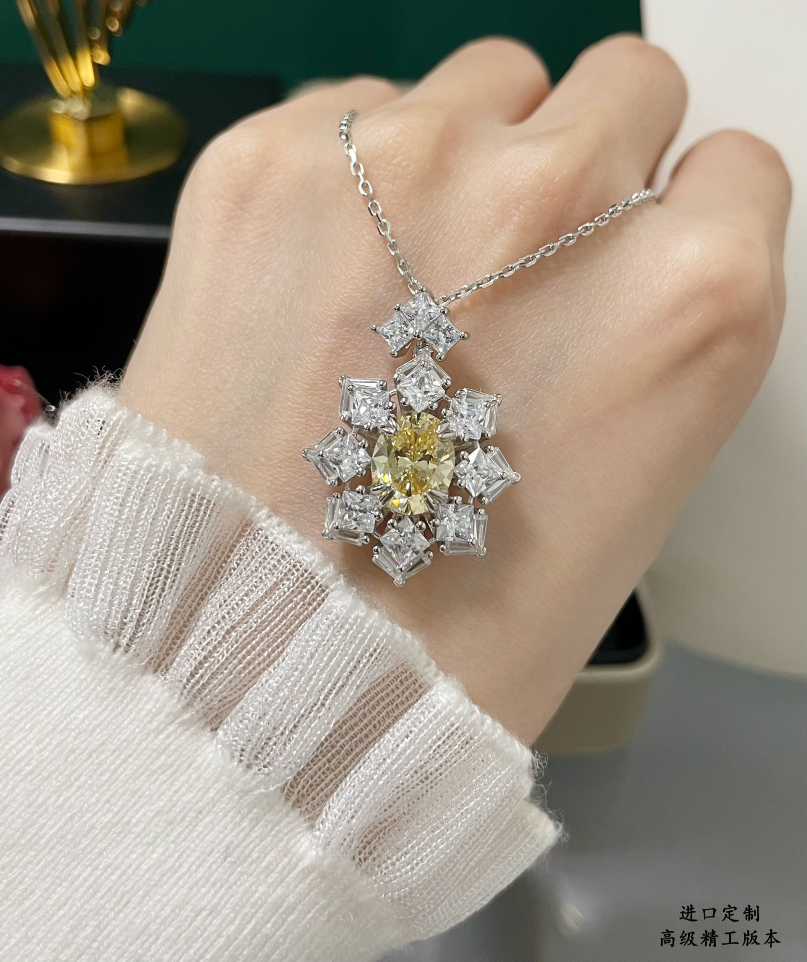彩宝:进口定制9️⃣2️⃣5️⃣ 人工异形黄钻项链,925纯银电镀18k高碳钻 💍经典从未被超越,独一无二的夺目光彩,和真钻难辨,超级🔥 彩 2